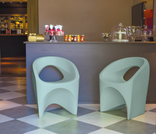 Fauteuil Jet 60x56cm H76cm. Polyéthylène rotomoulé