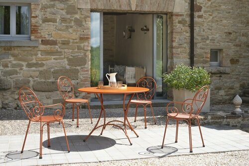 TABLE PIGALLE