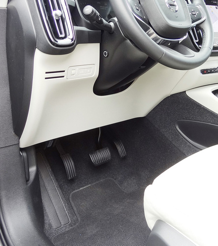 La pédale d'accélérateur commutable au pied gauche