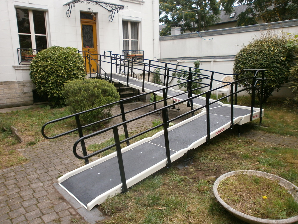 Rampe PMR bâtiment 