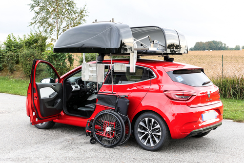 Coffre de toit pour le chargement du fauteuil roulant