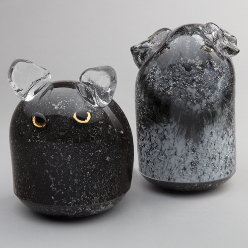 Personalized pets urns