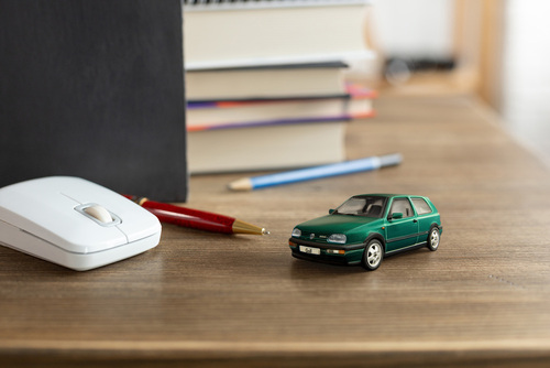 1:43 Volkswagen Golf MKIII VR6 – Dragon Green Pearl (1994) - S4316401 - SOLIDO