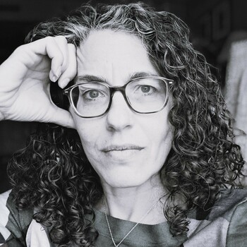 Mahnaz Nikbakht