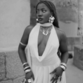 Ynalaura Jones