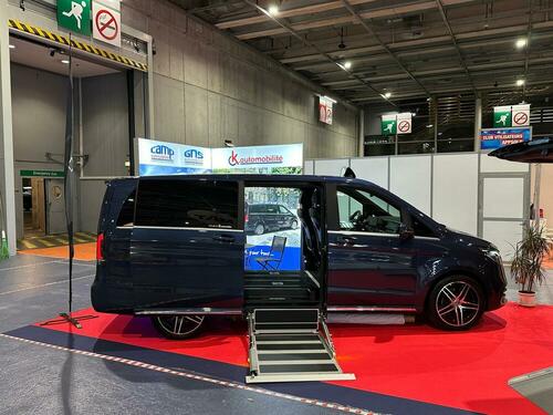 Mercedes Classe V K70 plateforme élévatrice sous plancher