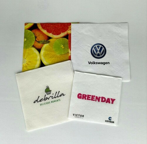 Serviette de cocktail blanche personnalisée en quadrichromie