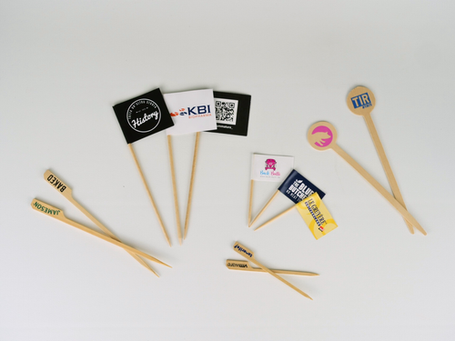 Pique à burger 15cm avec drapeau 4x5 cm