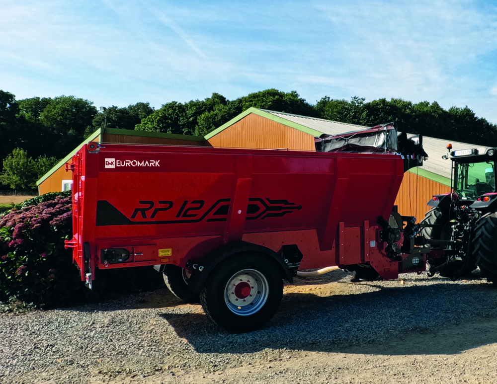 REMORQUE PNEUMATIQUE DE PAILLAGE