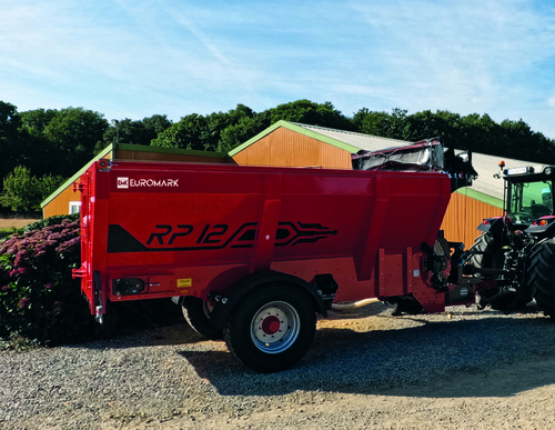 REMORQUE PNEUMATIQUE DE PAILLAGE