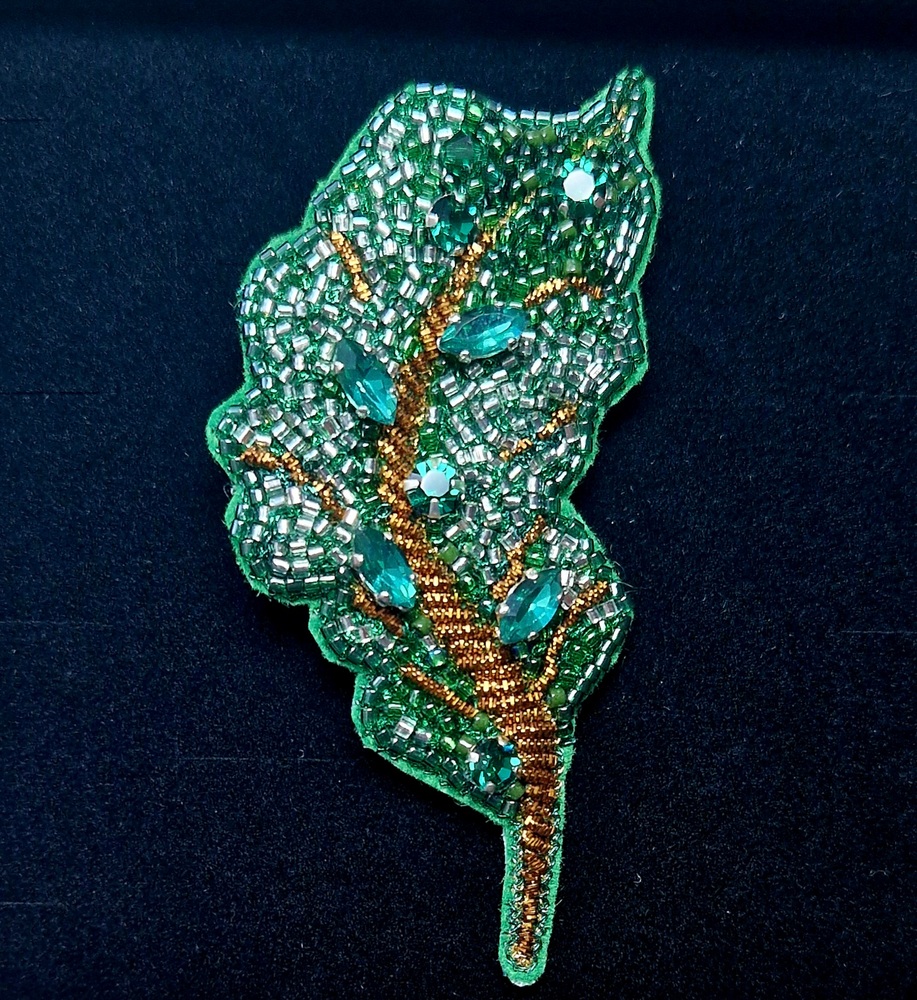 Broche feuille verte