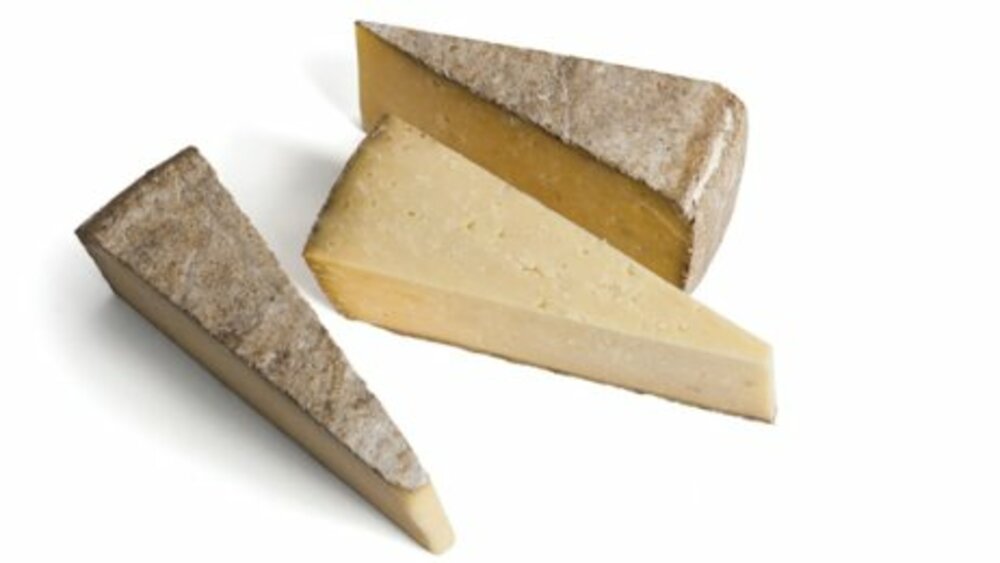 58541 - Cantal entre-deux au lait cru AOP affiné 120 jours min. 26% MG 400 g env. L'Affineur du Chef