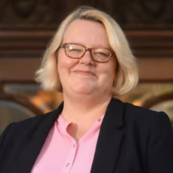 Cllr Lynn Williams MBE