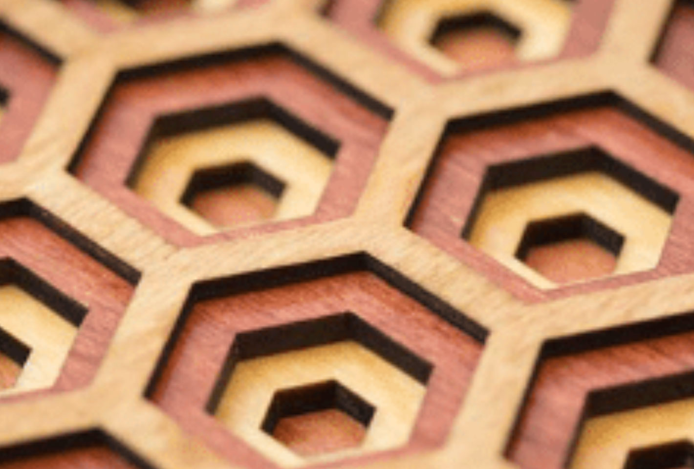 Corte y grabado láser profesional para aplicaciones de arquitectura o packaging personalizado de la mano de Hatapress