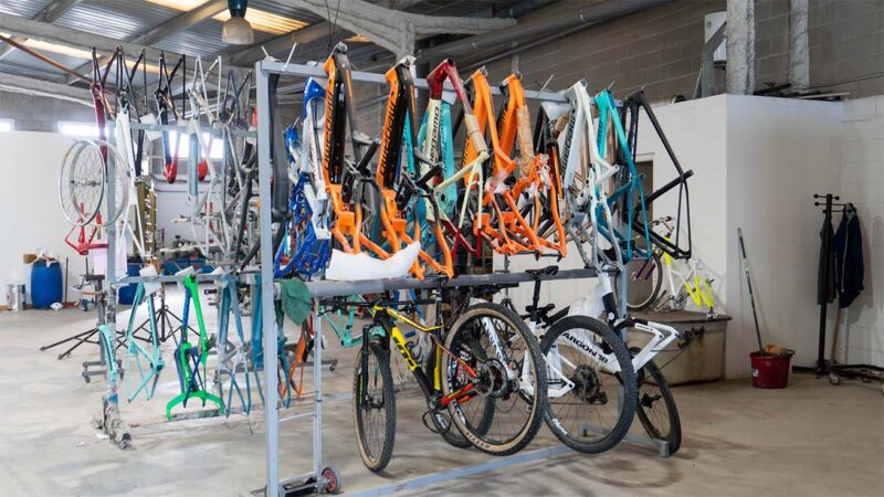 CASO DE ÉXITO: SColors repara, decora y personaliza cuadros de bicicletas