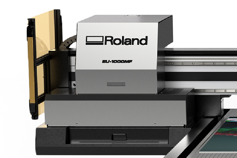 Roland DG presenta la nueva impresora UV plana de gran formato EU-1000MF