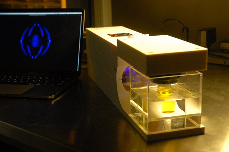 How to turn a liquid into a solid with photons: the bright idea of Berkeley researchers