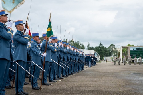 Officier sous contrat