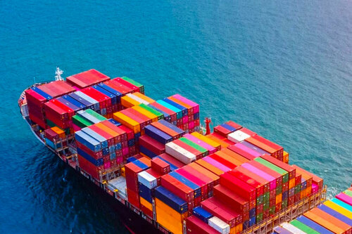 Filière Commerce International à Bac+3 : BTS commercial et Bachelor Responsable de zone import export