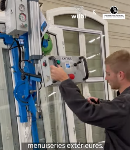 Découvrez le quotidien de Clément, menuisier fabricant