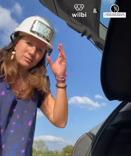 Découvrez le quotidien d'Elisa, conductrice de travaux en construction bois