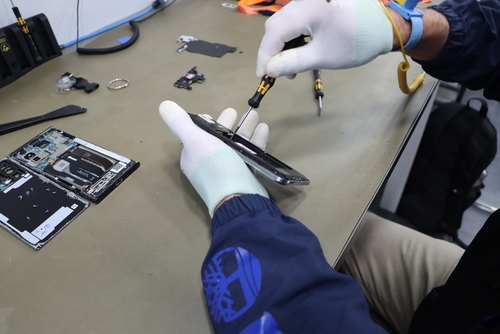 Devenez réparateur/trice de Smartphone, pc portable...un métier qui recrute