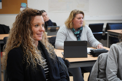 Devenez Accompagnant Éducatif et Social (AES) : un métier humain et essentiel