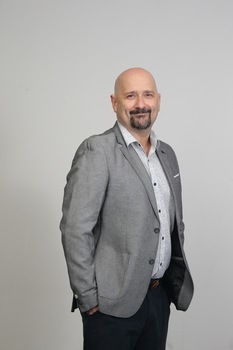 Mike STAVROU