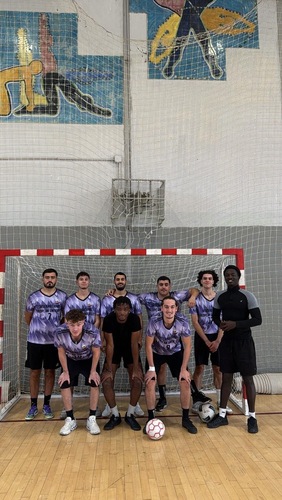 Sur la Route de la Victoire : Notre Équipe de Futsal Brille à Madrid