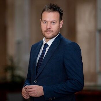 Dr. Emir Kurtić