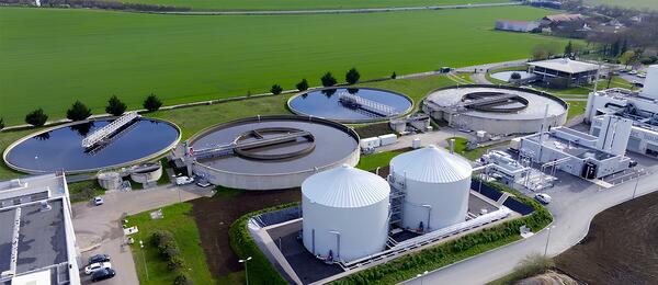 Eauvitale: eine Abwasser- und Mikroverunreinigungsanlage mit positiver Energiebilanz