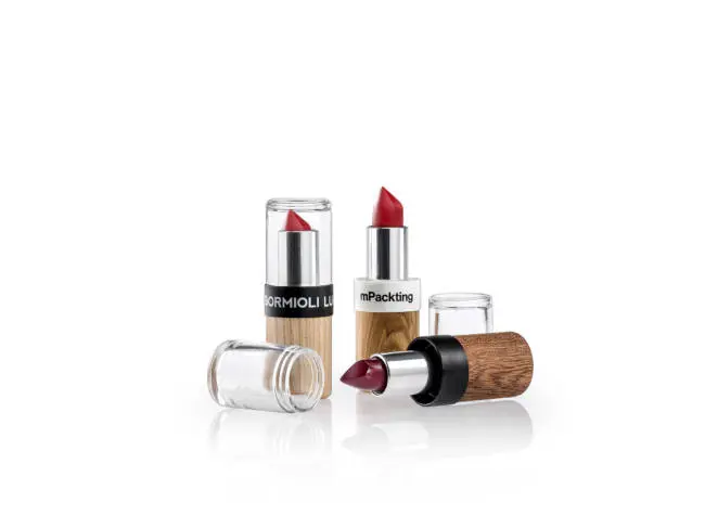  BORMIOLI LUIGI et MINELLI jouent l’accord parfait d’un rouge à lèvres verre et bois : TANGO