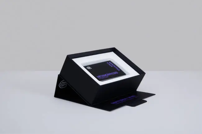 Materia viva – Metamorphosis, Du Plastique au papier : la collection de Fedrigoni