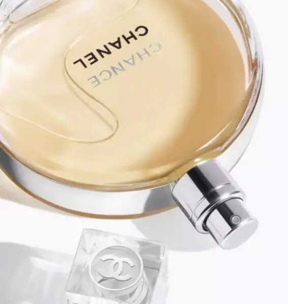 Les nouveaux flacons Chance de Chanel se parent d’un décor « naturellement aluminium » signé g.pivaudran