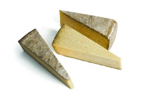 58541. Cantal entre-deux au lait cru AOP affiné 120 jours min. 26% MG 400 g env.